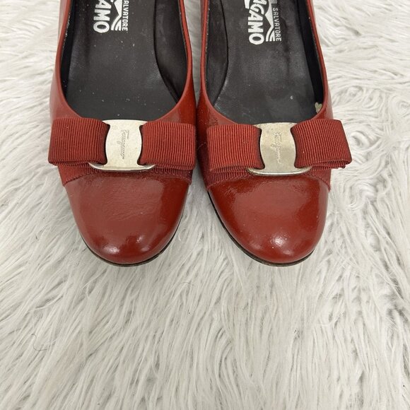 Vintage Salvatore Ferragamo 1980’s Red Vara Patent Bow Pump Kitten Heel Size 9AA - Picture 3 of 10